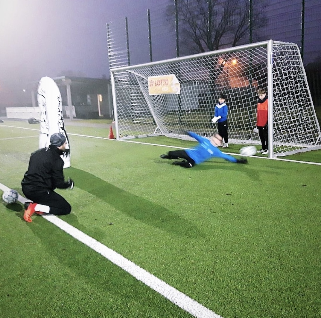 Trainingseinheit bei Flutlicht